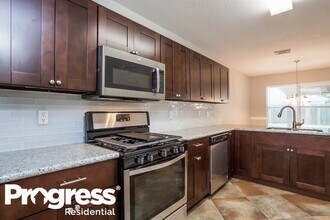 7322 Fox Forest Tr in Humble, TX - Foto de edificio - Building Photo