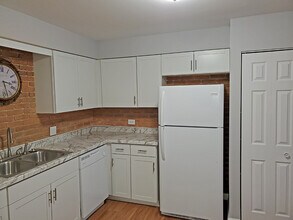 1003 Manchester Ct in South Elgin, IL - Building Photo - Building Photo