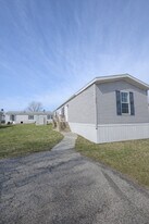 148 Laurel Leah in Oxford, MI - Building Photo