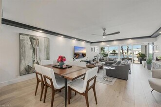 800 River Point Dr, Unit C303 in Naples, FL - Building Photo - Building Photo