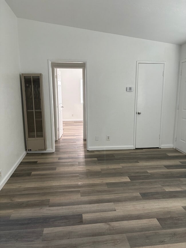 1239 W Avenue H15 in Lancaster, CA - Foto de edificio - Building Photo