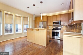 1612 N Rhodes St in Arlington, VA - Building Photo - Building Photo