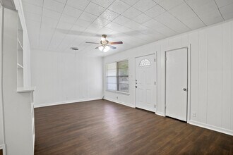 711 N Carroll Blvd in Denton, TX - Building Photo - Building Photo