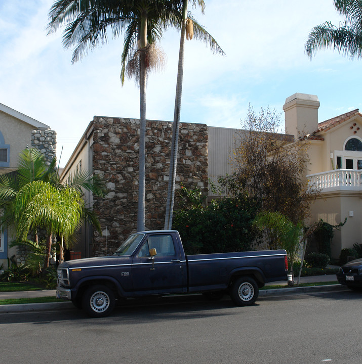 244 5th St in Seal Beach, CA - Building Photo