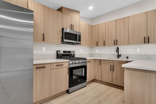 property at 1035 S 39th St