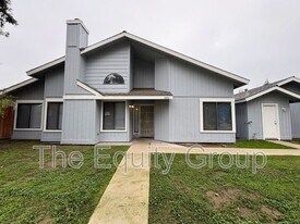 1642 N Goddard St in Visalia, CA - Building Photo