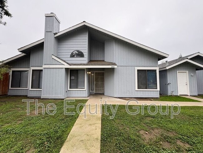 property at 1642 N Goddard St