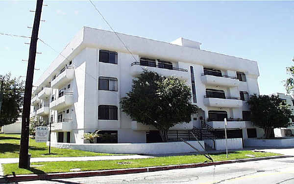 14400 Dickens St in Sherman Oaks, CA - Building Photo - Building Photo