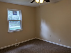 1040 Britton Springs Rd in Clarksville, TN - Building Photo - Building Photo