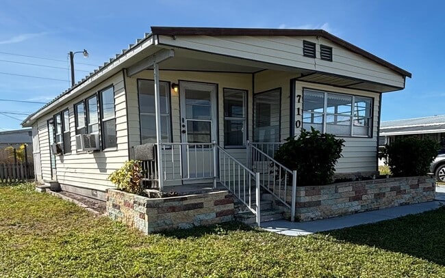 property at 710 51st Ave Dr W