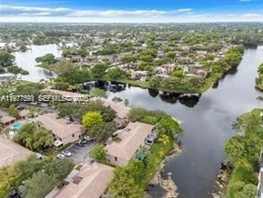 2394 NW 97th Way in Pembroke Pines, FL - Building Photo - Building Photo
