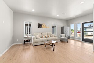 531 Oxford Ave in Harrisburg, SD - Building Photo