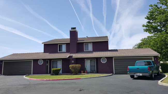 West View in Avenal, CA - Foto de edificio - Building Photo