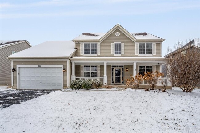 property at 706 Versailles Pkwy