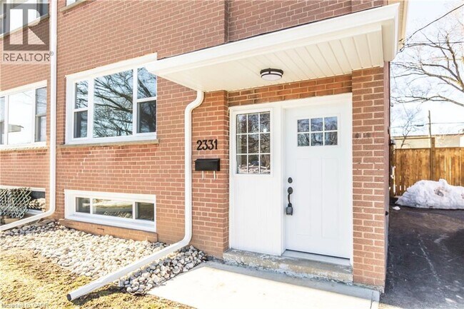 2331 Barclay Rd in Burlington, ON - Building Photo - Building Photo
