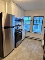 9 Woodward Ave, Unit 1L in Quincy, MA - Building Photo