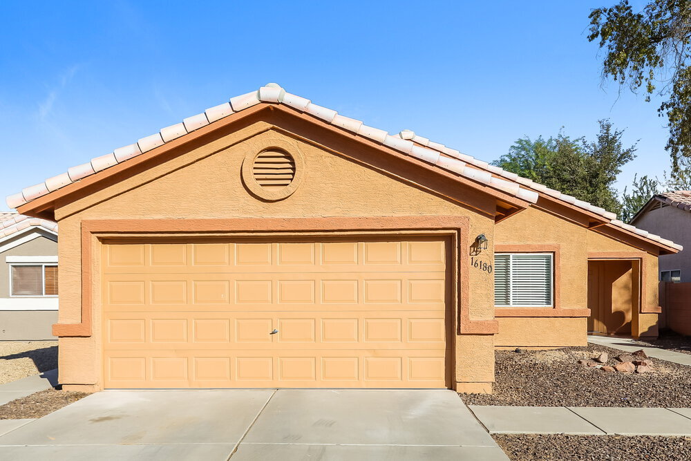 16180 W Desert Bloom St in Goodyear, AZ - Foto de edificio