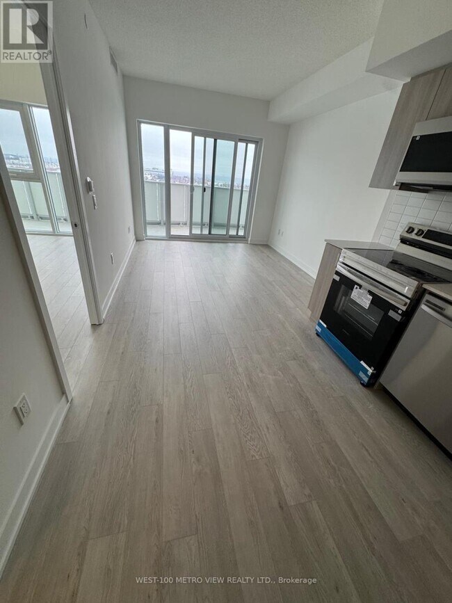 1010 Sandy Beach Rd in Pickering, ON - Building Photo - Building Photo