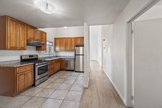 1609 B St, Unit 4 in Hayward, CA - Building Photo - Building Photo