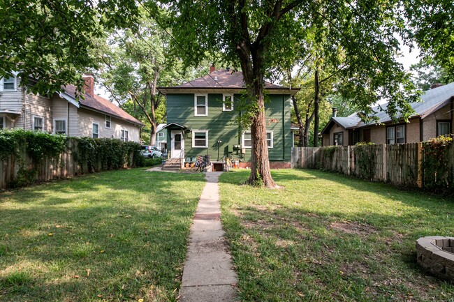 property at 1605 Leavenworth St