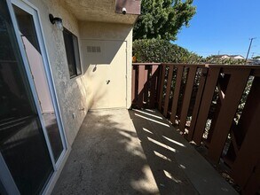 1216 E Walnut Ave in Lompoc, CA - Building Photo - Building Photo