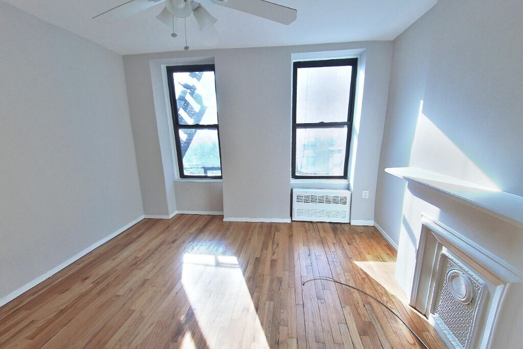 219 E 28th St in New York, NY - Building Photo