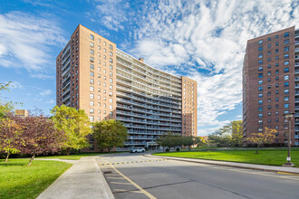 Park City Estates in Rego Park, NY - Building Photo - Building Photo