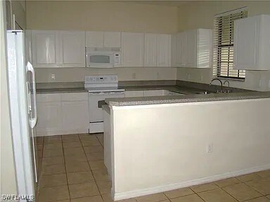 7423 Bristol Cir in Naples, FL - Building Photo - Building Photo