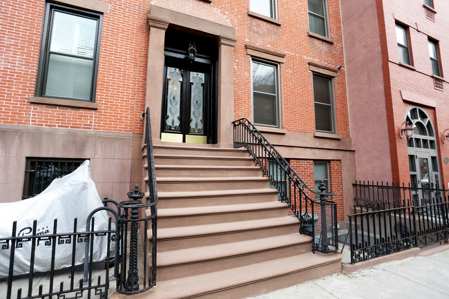 548 Henry St in Brooklyn, NY - Foto de edificio - Building Photo