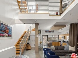 815 Hampton Dr in Los Angeles, CA - Building Photo