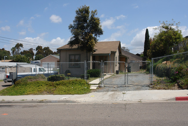 205 Norton Ave in National City, CA - Foto de edificio - Building Photo