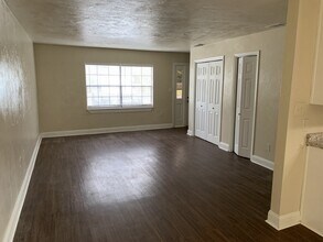 2630 Old Bainbridge Rd-Unit -A in Tallahassee, FL - Building Photo - Building Photo
