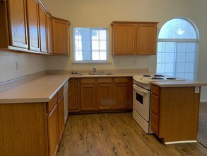 2911 S Sallee Ct in Visalia, CA - Building Photo - Building Photo