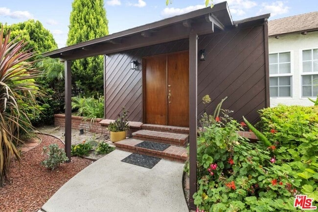 property at 4753 Saloma Ave