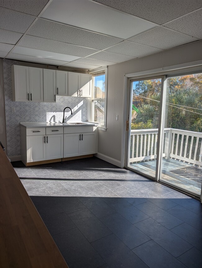 25 Noyes Ave, Unit 2