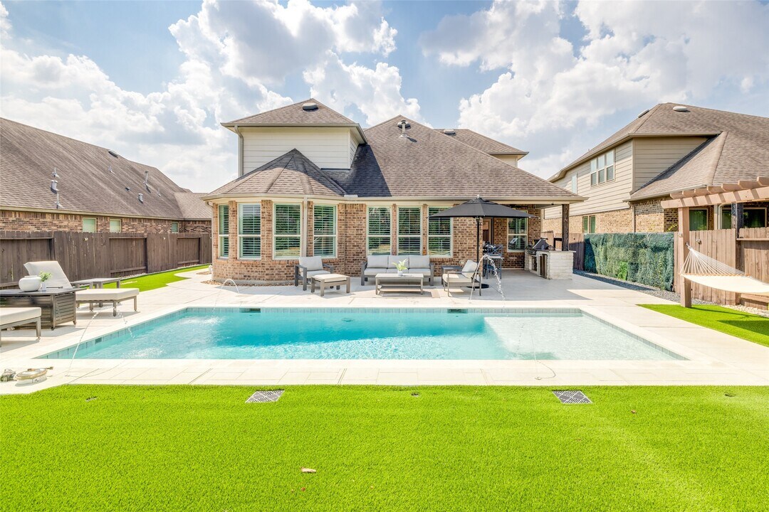 9906 White Oak Ln in Brookshire, TX - Building Photo