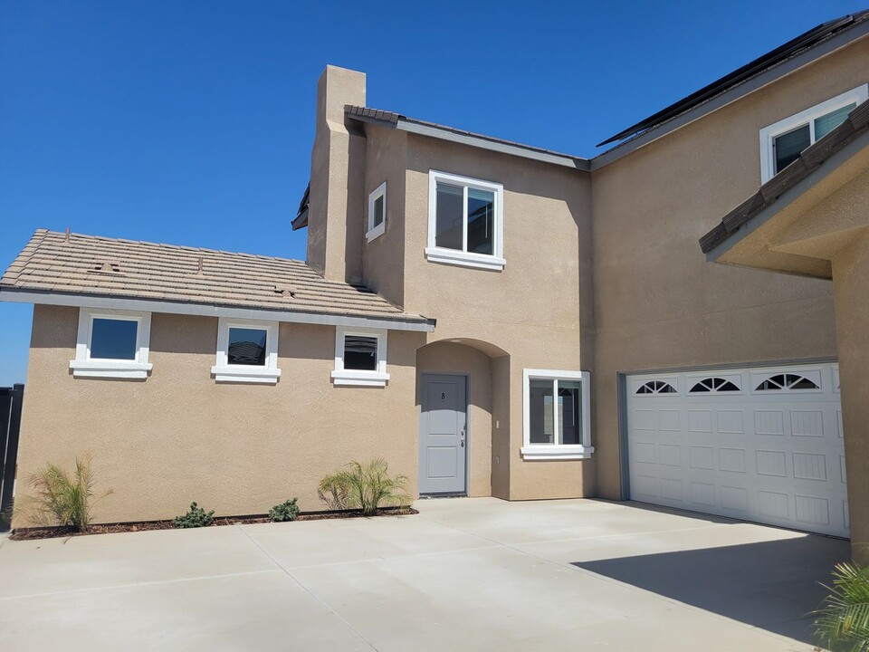 8618 Grandy St in Bakersfield, CA - Building Photo