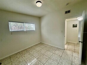 1624 Queensway Rd in Orlando, FL - Building Photo - Building Photo
