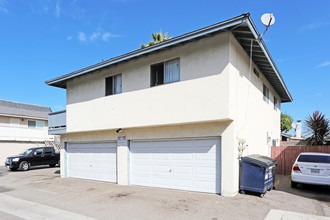 7052 Heil Ave in Huntington Beach, CA - Building Photo - Building Photo