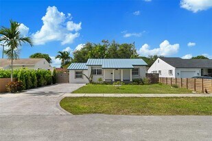 6381 SW 39th St in Miami, FL - Building Photo