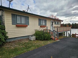 72 Crescent Cir in Rock Hill, NY - Building Photo