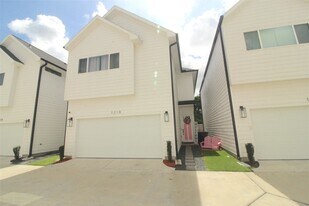 1218 Mcneil St in Houston, TX - Building Photo