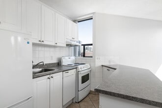 Nicola Place in Vancouver, BC - Building Photo - Building Photo