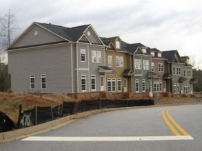 Kentucky Downs Townhomes in Newnan, GA - Building Photo - Building Photo