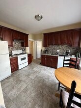 12 Moore St, Unit 2 in Somerville, MA - Building Photo - Building Photo