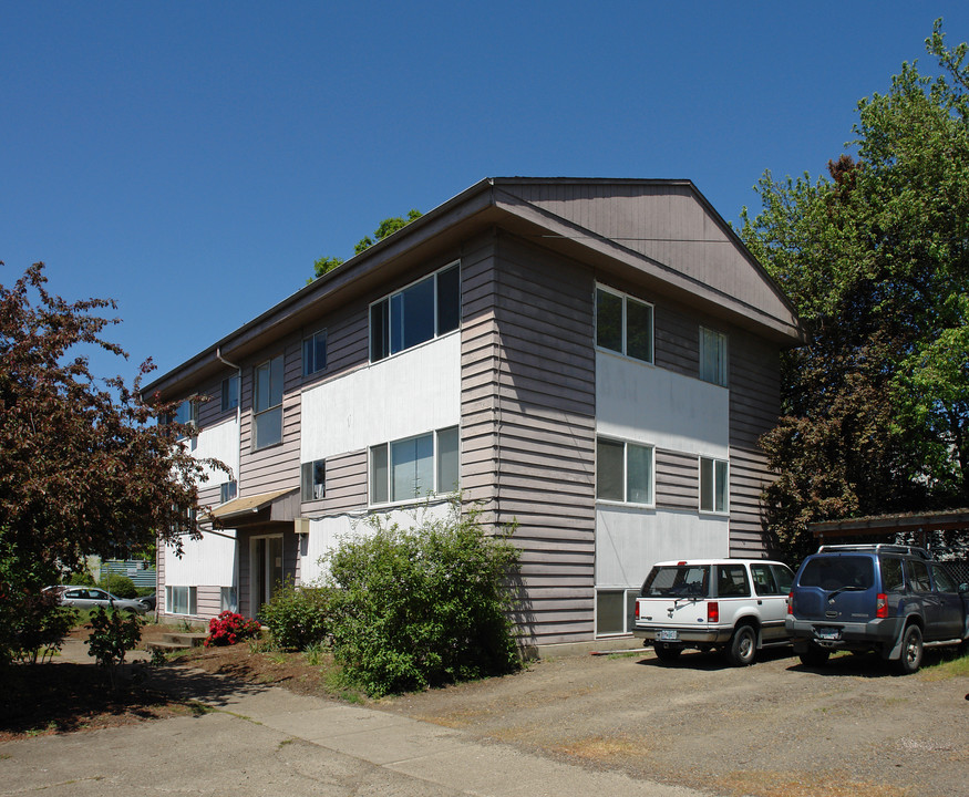 861 SW Adams Ave in Corvallis, OR - Building Photo