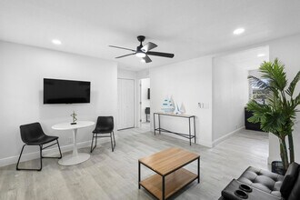 1882 Lake St in Oviedo, FL - Building Photo - Building Photo