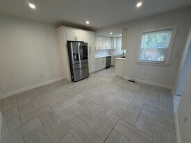 31 Middle St, Unit A in Newton, MA - Building Photo