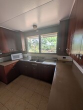 2379 Kilauea Ave in Hilo, HI - Foto de edificio - Building Photo