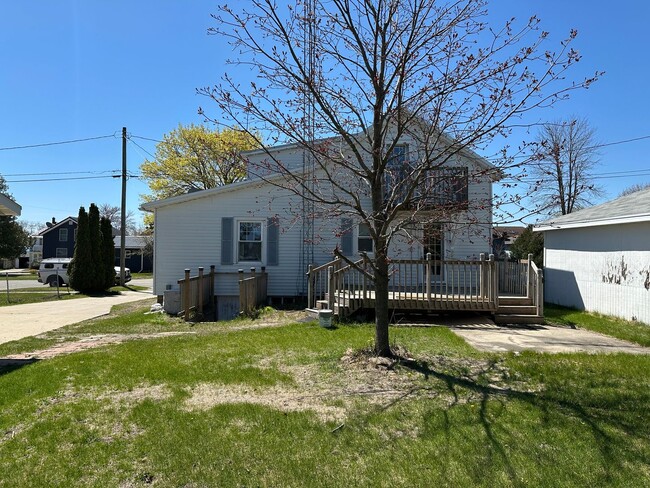 1110 16th St in Two Rivers, WI - Building Photo - Building Photo